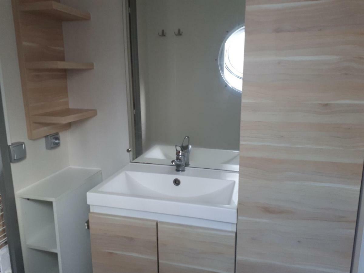 Mobil Home Sainte Baume น็องส์-เลส์-แป็งส์ ภายนอก รูปภาพ