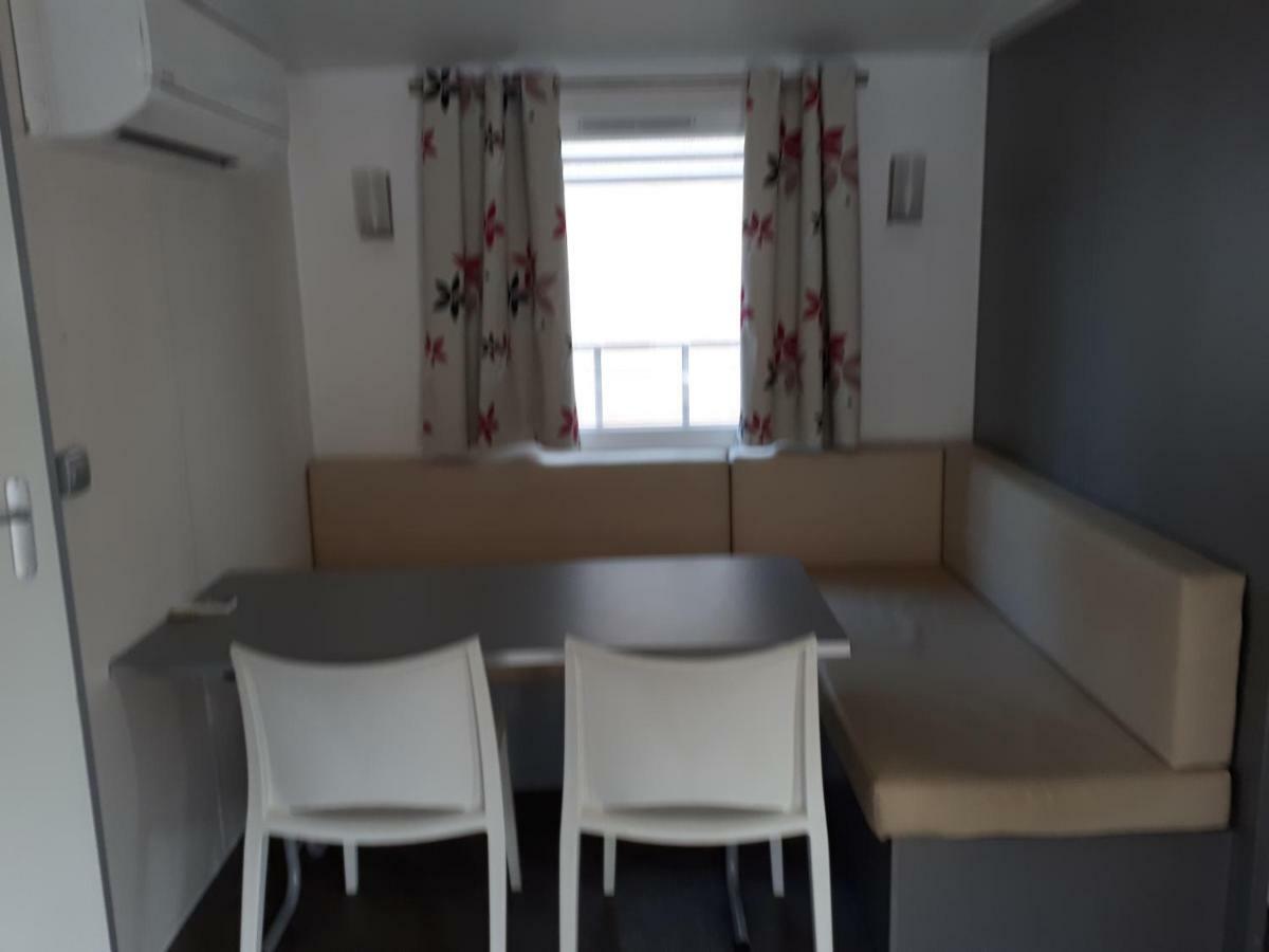 Mobil Home Sainte Baume น็องส์-เลส์-แป็งส์ ภายนอก รูปภาพ